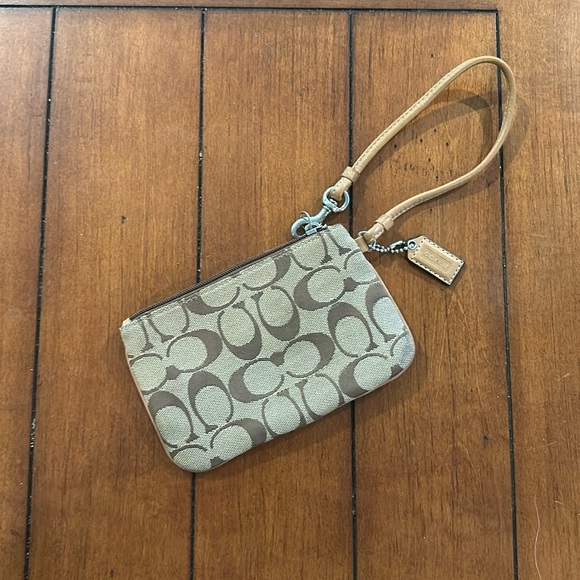 COACH wristlet beige/light brown - Picture 1 of 3